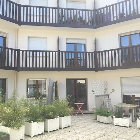 Hyper Centre Apartment